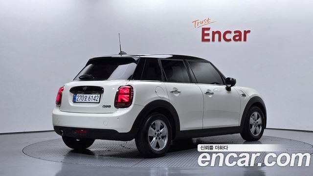 MINI Cooper 5Door Standard 3rd 2020 — фото 2