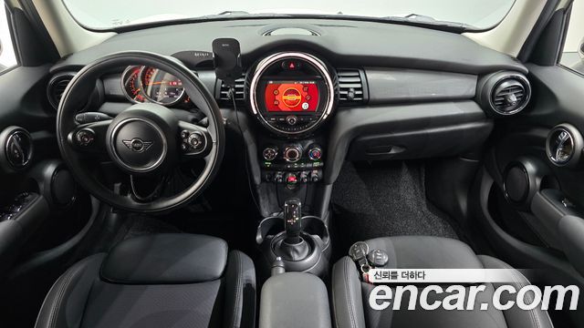 MINI Cooper 5Door Standard 3rd 2020 — фото 7