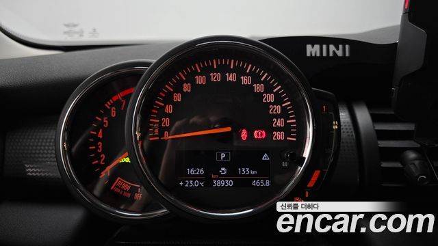 MINI Cooper 5Door Standard 3rd 2020 — фото 8