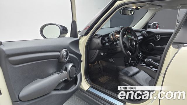 MINI Cooper 5Door Standard 3rd 2020 — фото 10