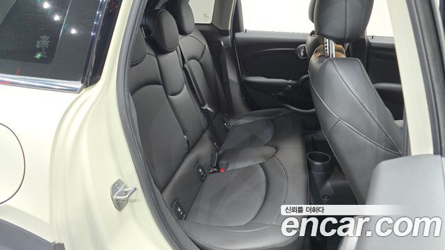MINI Cooper 5Door Standard 3rd 2020 — фото 11
