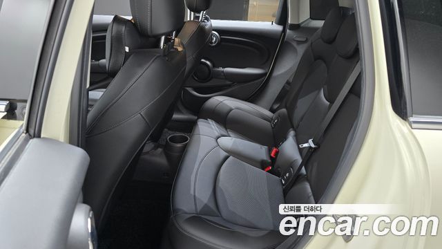 MINI Cooper 5Door Standard 3rd 2020 — фото 12