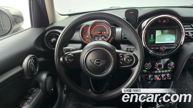 MINI Cooper 5Door Standard 3rd 2020 — фото 13