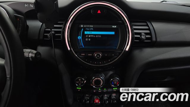 MINI Cooper 5Door Standard 3rd 2020 — фото 14