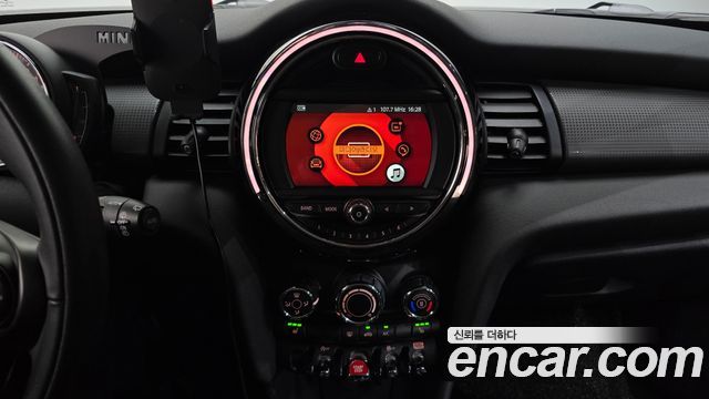 MINI Cooper 5Door Standard 3rd 2020 — фото 16