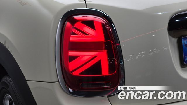 MINI Cooper 5Door Standard 3rd 2020 — фото 23