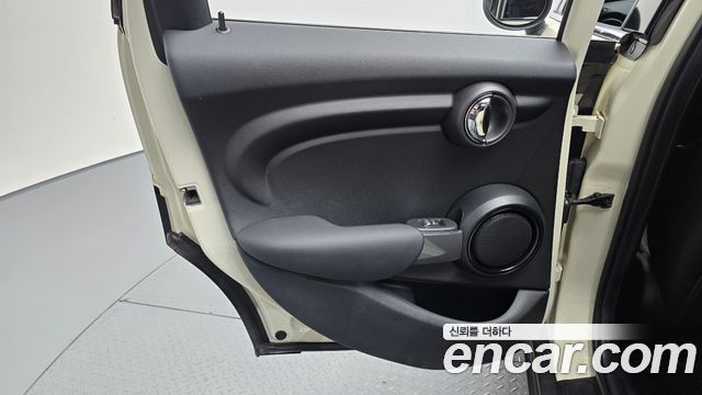 MINI Cooper 5Door Standard 3rd 2020 — фото 25