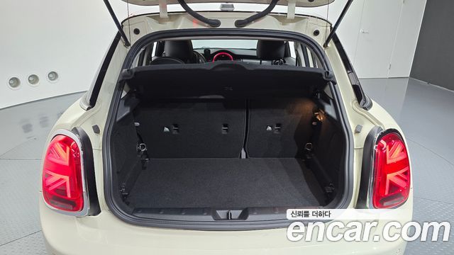MINI Cooper 5Door Standard 3rd 2020 — фото 32