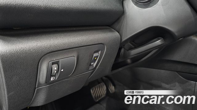 Renault Korea SM6 2.0 LPe SE 2020 — фото 17