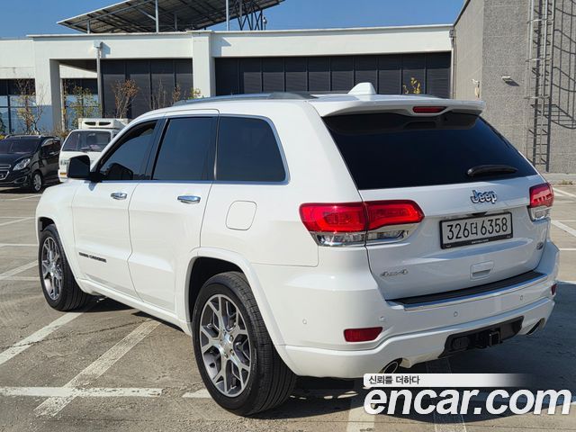 Jeep Grand Cherokee 3.6 Overland WK2 2020 — фото 16