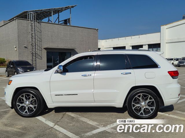 Jeep Grand Cherokee 3.6 Overland WK2 2020 — фото 18