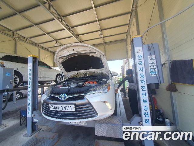 Toyota Camry Hybrid XLE
