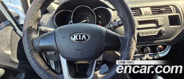 Kia Pride 1.4 MPI Sedan Smart 2014 — фото 9