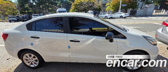 Kia Pride 1.4 MPI Sedan Smart 2014 — фото 15