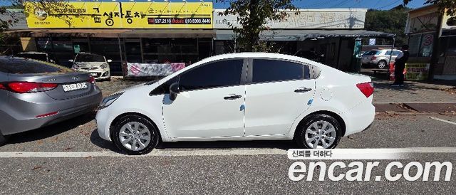 Kia Pride 1.4 MPI Sedan Smart 2014 — фото 16