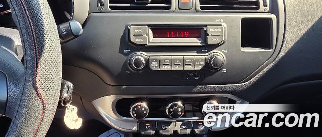 Kia Pride 1.4 MPI Sedan Smart 2014 — фото 21