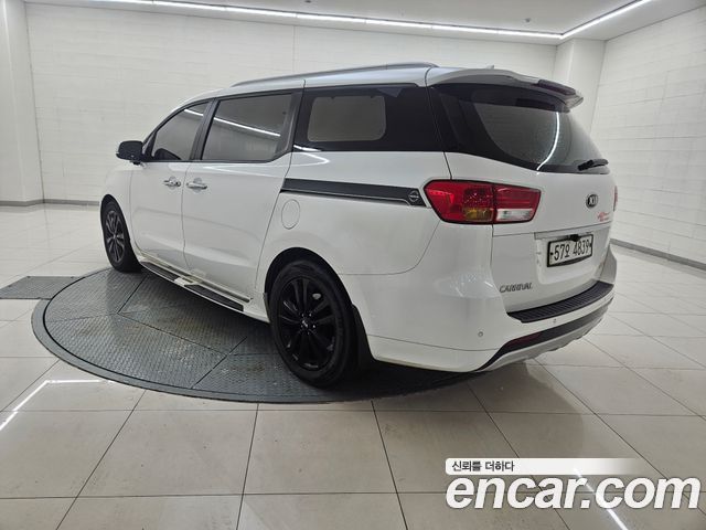 Kia Carnival 9-seater Prestige 2016 — фото 3