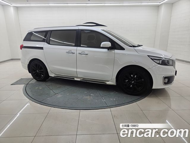 Kia Carnival 9-seater Prestige 2016 — фото 4