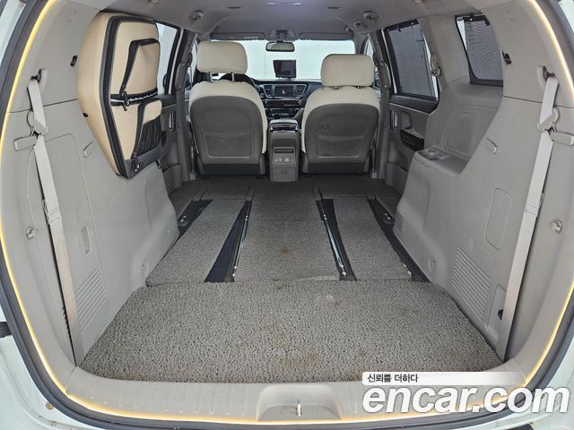 Kia Carnival 9-seater Prestige 2016 — фото 7