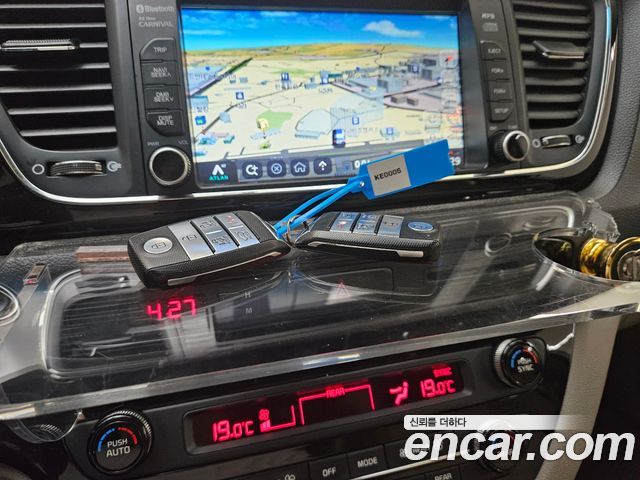 Kia Carnival 9-seater Prestige 2016 — фото 14