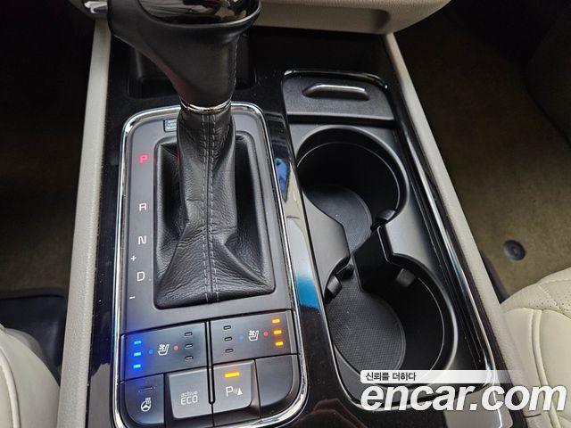 Kia Carnival 9-seater Prestige 2016 — фото 16
