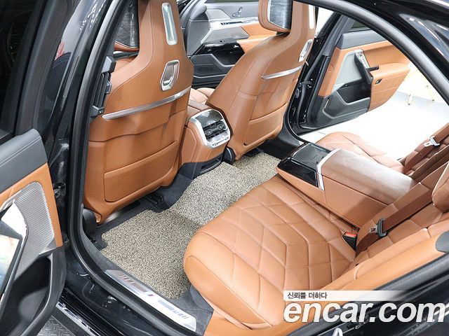 BMW 7 Series (G70) 740i xDrive M Sport Limited 2024 — фото 10