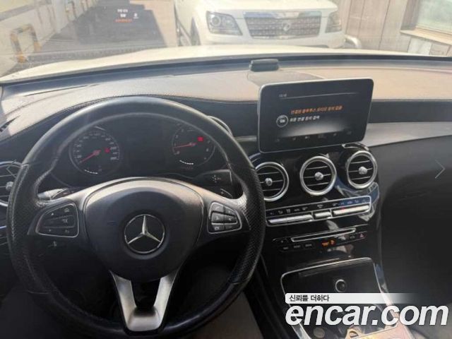 Mercedes-Benz GLC-Class (X253) GLC300 4MATIC AMG Line 2019 — фото 6