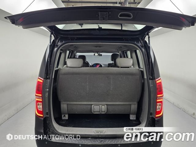 Hyundai Grand Starex 12-Seater Wagon CVX Deluxe 2016 — фото 23