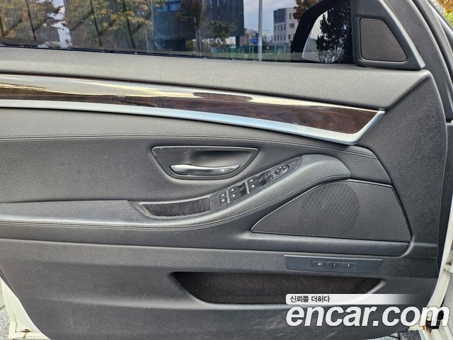BMW 5 Series (F10) 528i xDrive 2015 — фото 16