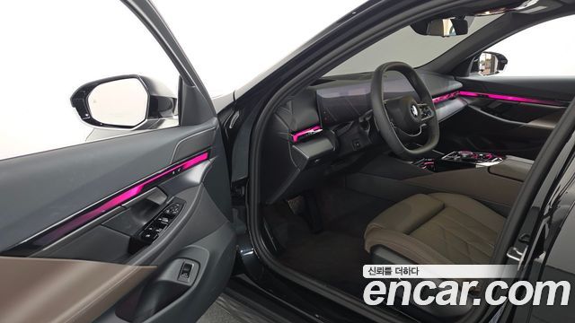 BMW 5 Series (G60) 520i 2025 — фото 10