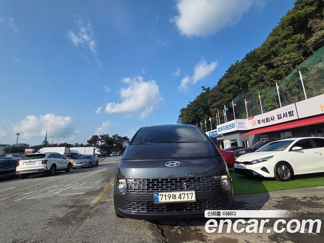 Hyundai Staria Tourer 11-Seater Modern