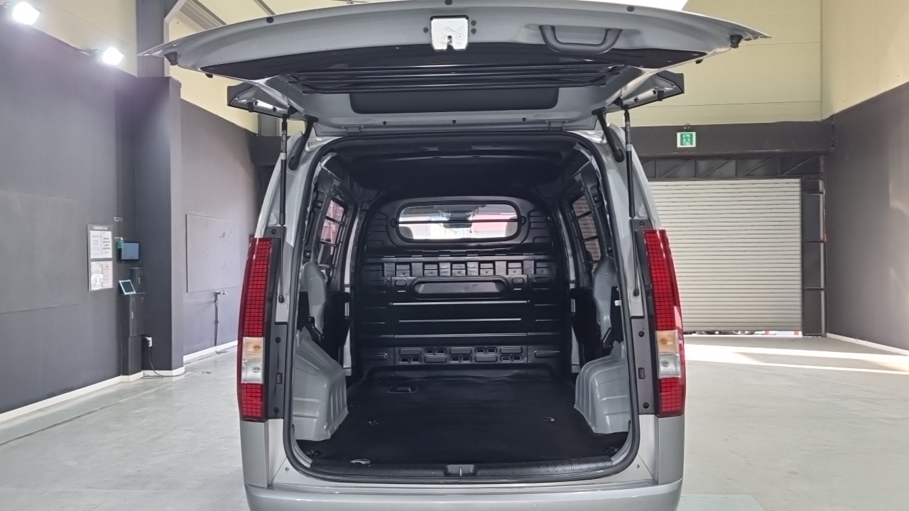 Hyundai Staria Cargo 3-Seater Modern 2022 — фото 5
