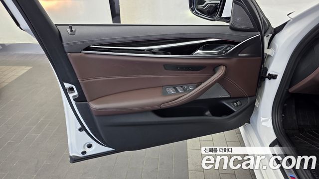 BMW 5 Series (G30) 530i xDrive M Sport Package 2022 — фото 24