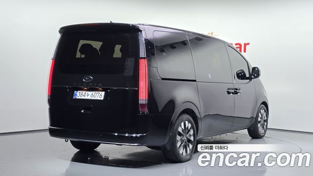 Hyundai Staria L3.5 Lounge 9-Seater Prestige 2023 — фото 2