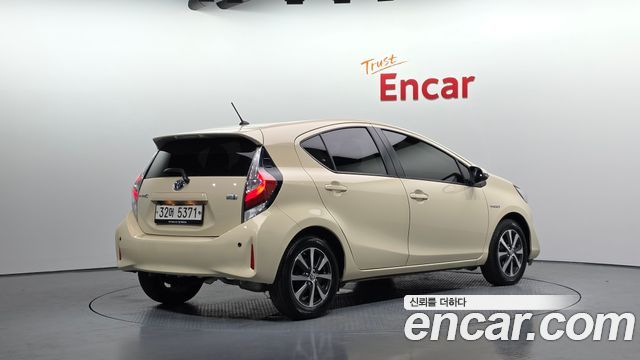 Toyota Prius C 1.5 2018 — фото 2