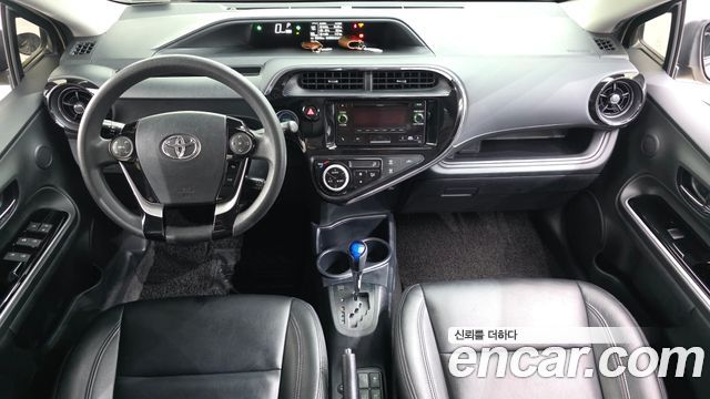 Toyota Prius C 1.5 2018 — фото 7