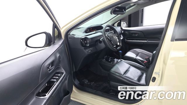 Toyota Prius C 1.5 2018 — фото 10