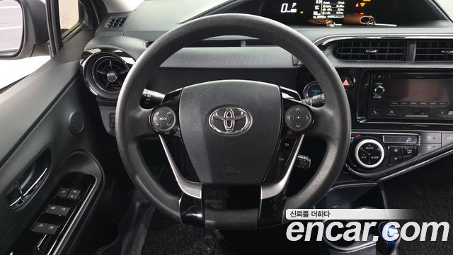 Toyota Prius C 1.5 2018 — фото 13