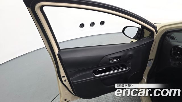 Toyota Prius C 1.5 2018 — фото 24