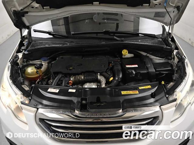 Peugeot 2008 1.6 e-HDi Feline L 2015 — фото 6