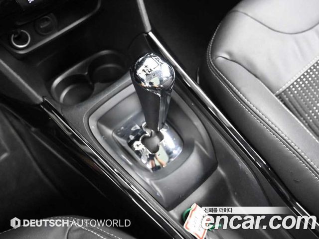 Peugeot 2008 1.6 e-HDi Feline L 2015 — фото 9