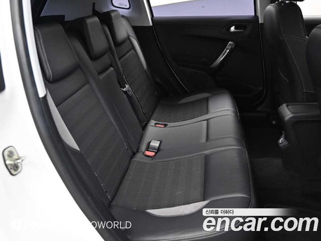 Peugeot 2008 1.6 e-HDi Feline L 2015 — фото 16