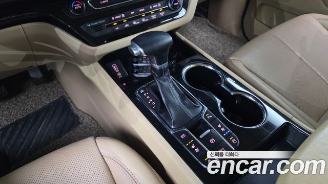 Kia Carnival 9-Seater Noblesse Special 2019 — фото 9