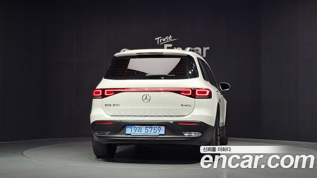 Mercedes-Benz EQB (X243) EQB300 4MATIC Electric Art 2024 — фото 4