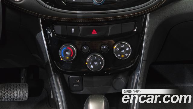 Chevrolet Trax 1.4 Premier 2018 — фото 32