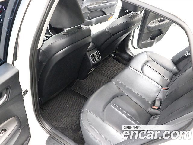 Kia K5 (II) 2.0 Prestige 2020 — фото 20