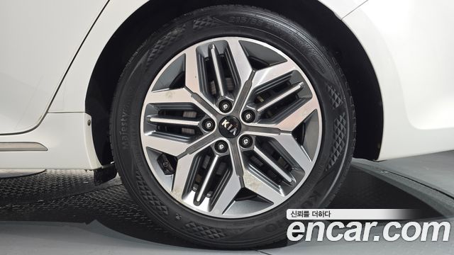 Kia K5 Hybrid (II) Noblesse 2019 — фото 21
