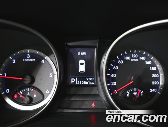 Hyundai Santa Fe (DM) Diesel(e-VGT) 2.0 2WD Premium 2013 — фото 7