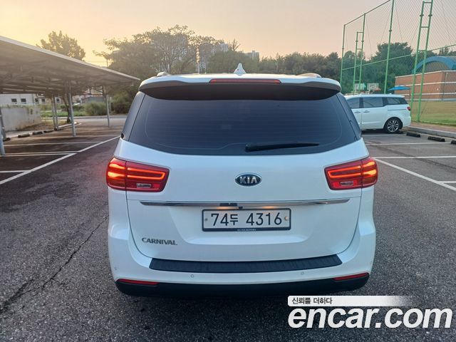Kia Carnival 11-Seater Prestige 2019 — фото 4