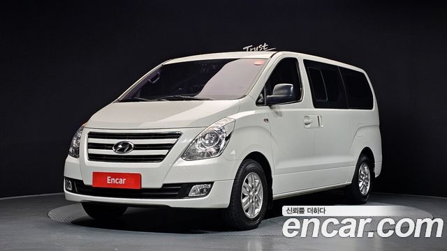 Hyundai Grand Starex 5-Seater VAN Smart